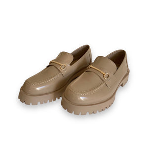 MALIEN BEIGE PATENT LOAFERS WITH NOTCHED SOLE