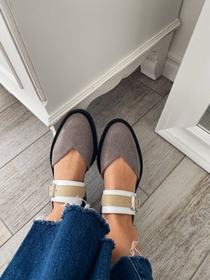 INCH2 TAUPE V TOE SANDALS